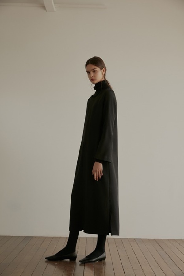 Winter Boatneck Bell-Sleeve Knit Dress - Black